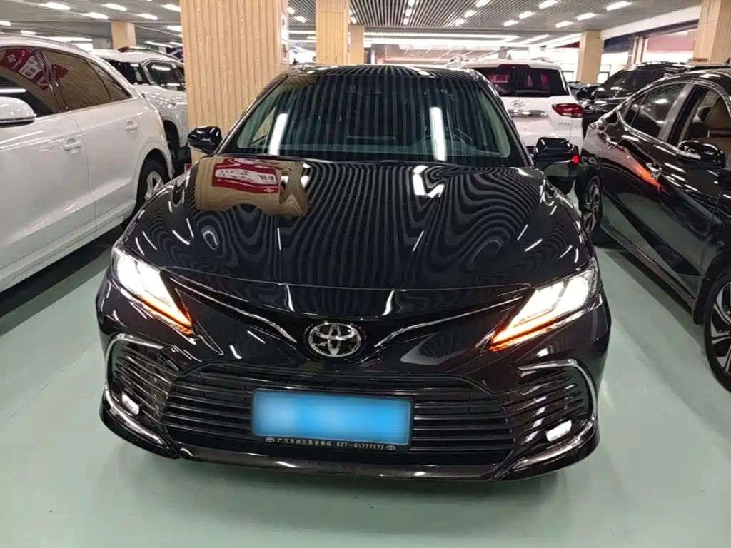Toyota Camry — фото 3
