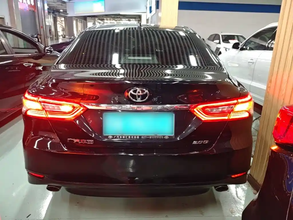Toyota Camry — фото 6