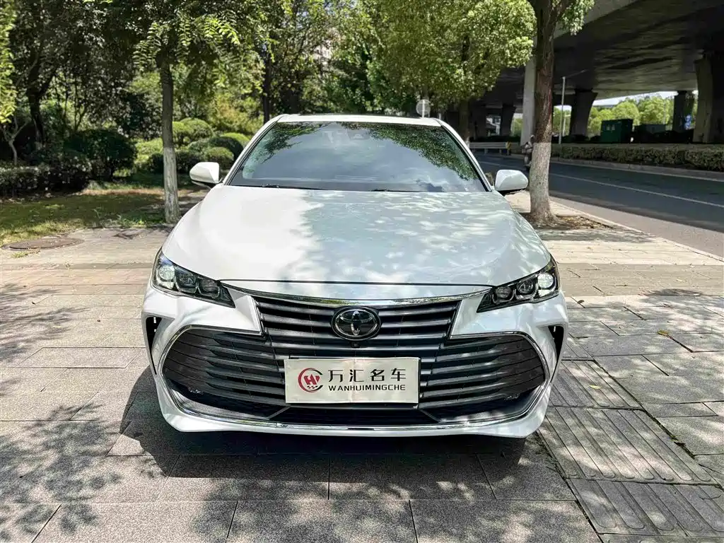 Toyota Avalon — фото 2