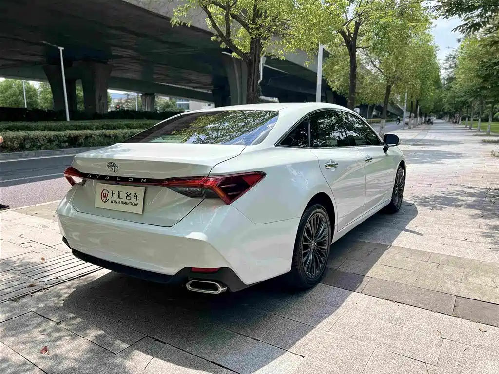 Toyota Avalon — фото 11
