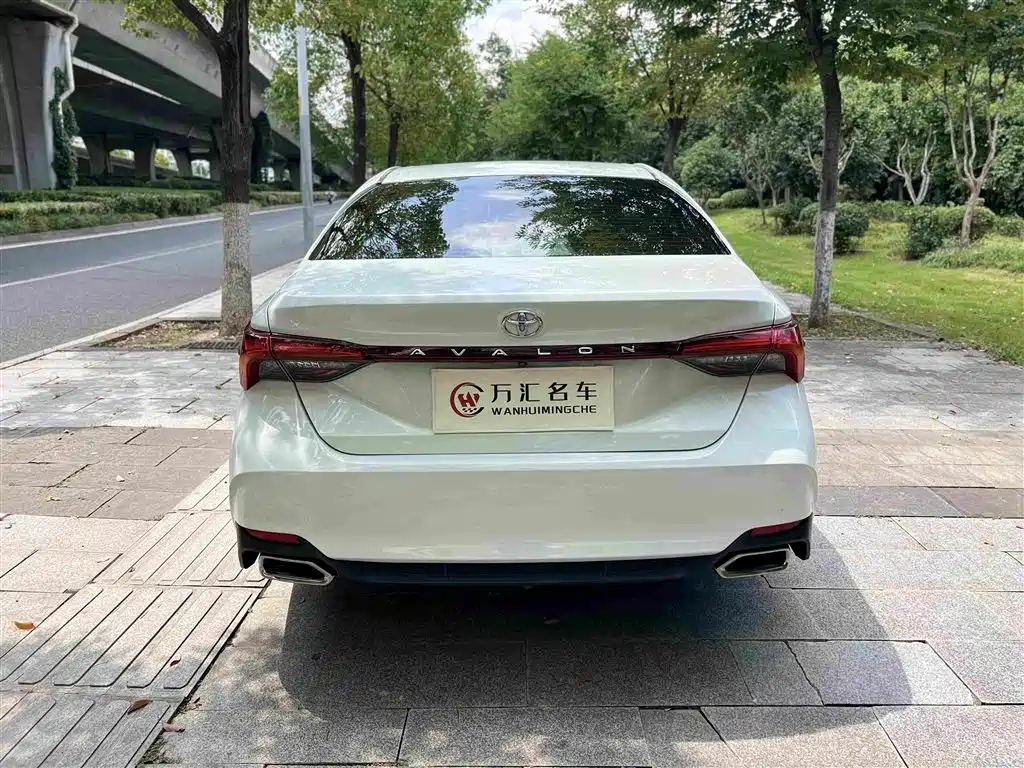 Toyota Avalon — фото 10