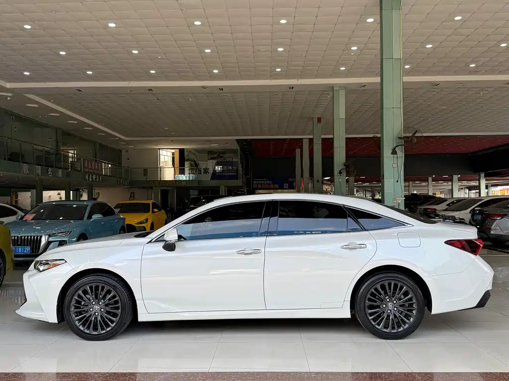 Toyota Avalon — фото 11