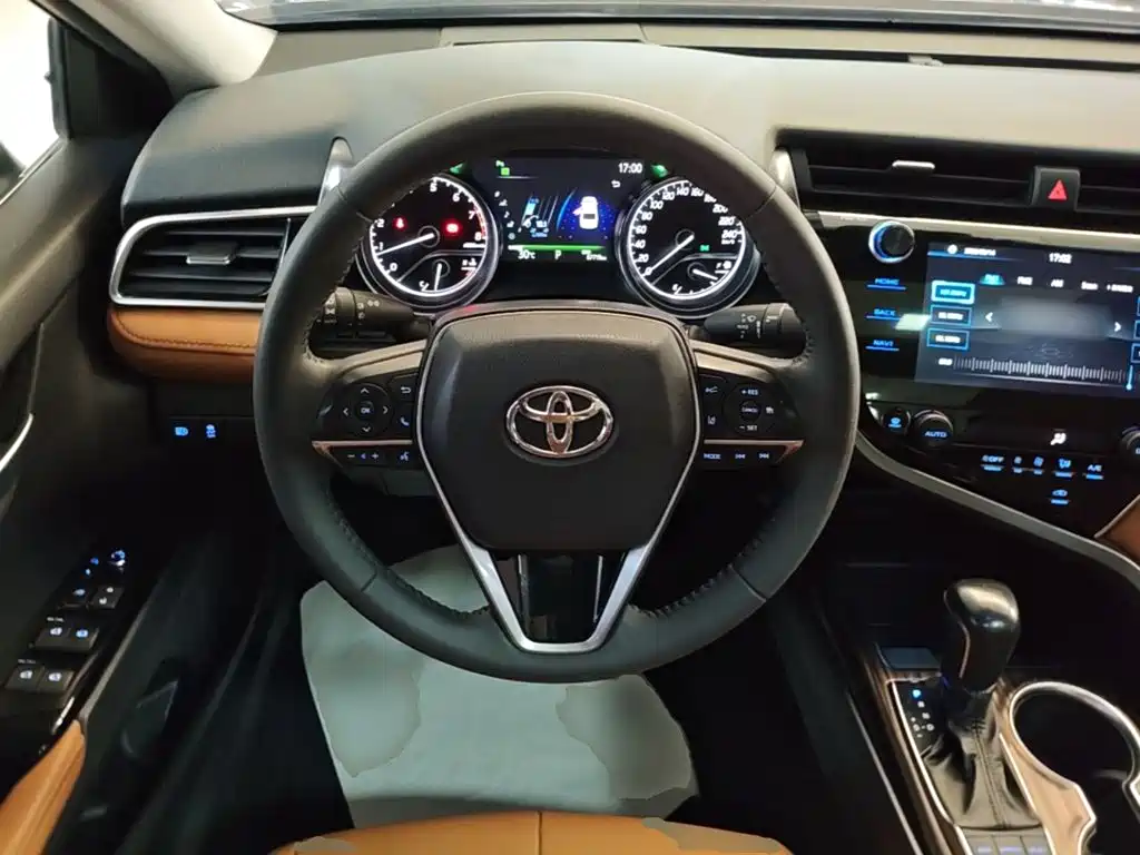 Toyota Camry — фото 11