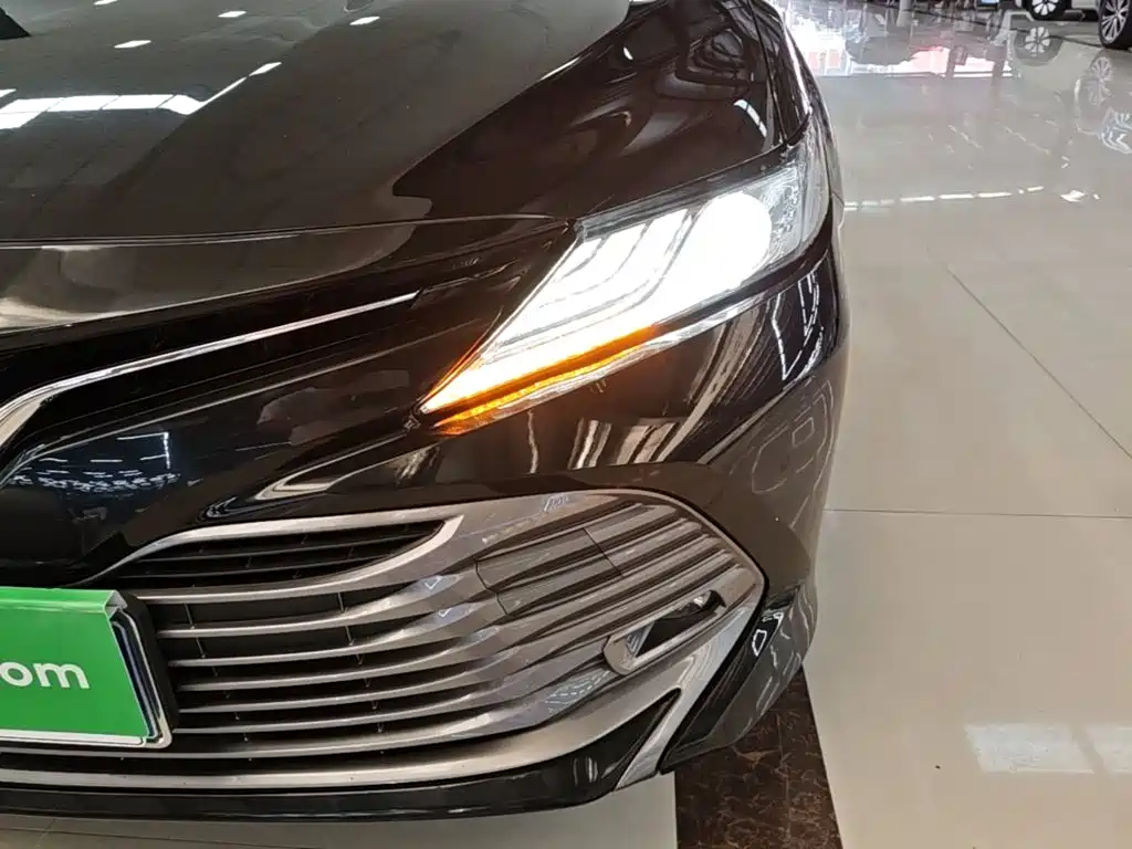 Toyota Camry — фото 24