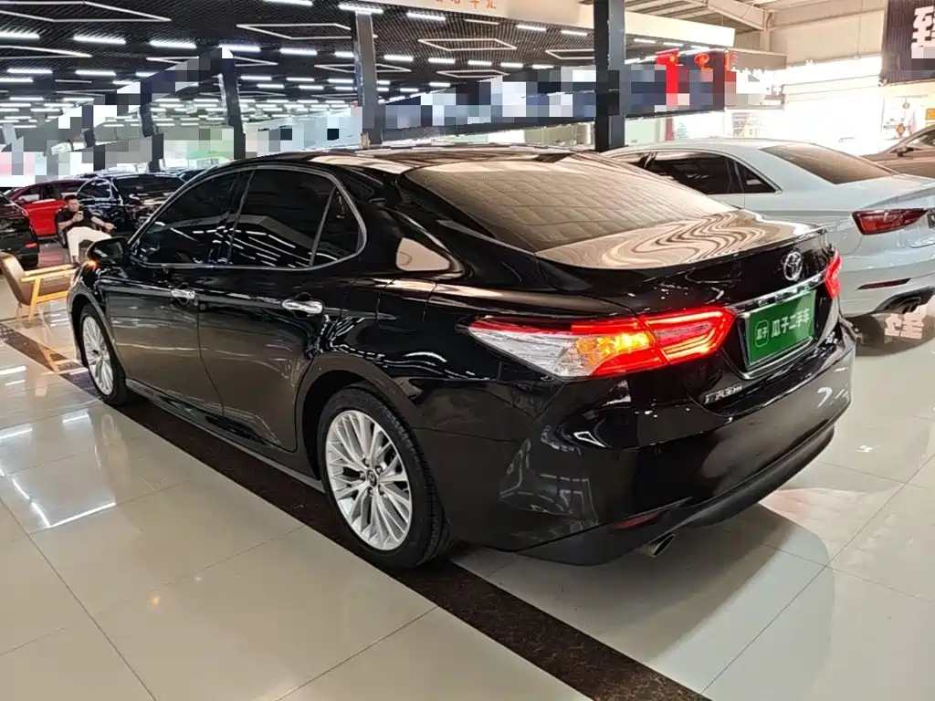 Toyota Camry — фото 5