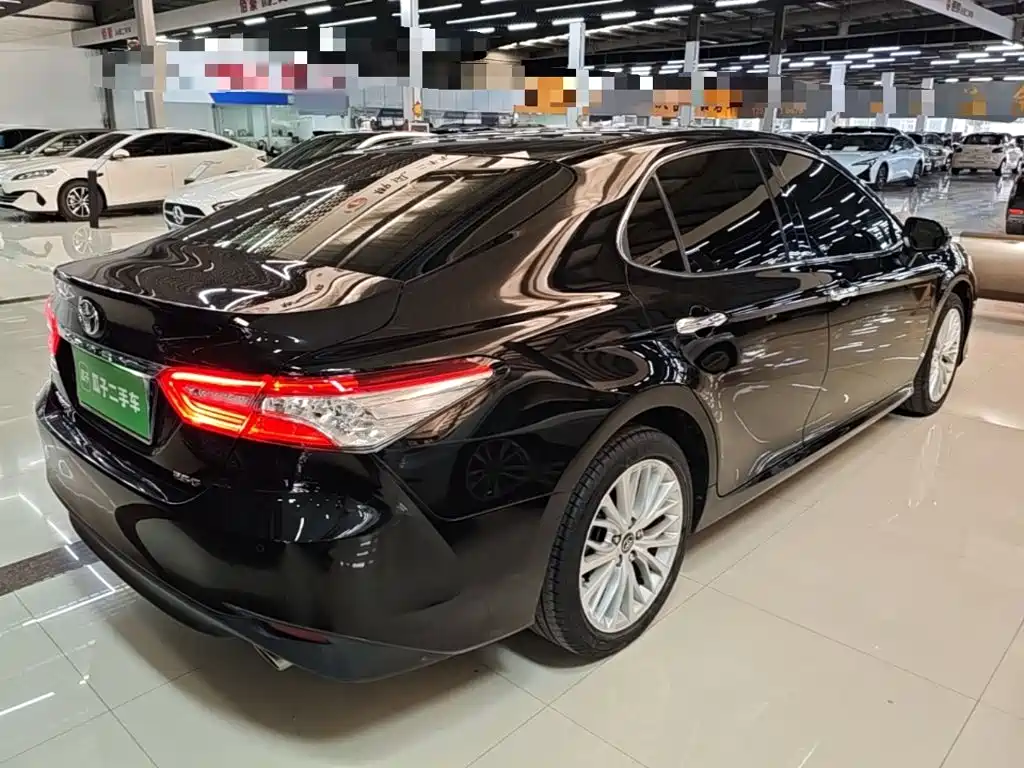 Toyota Camry — фото 7