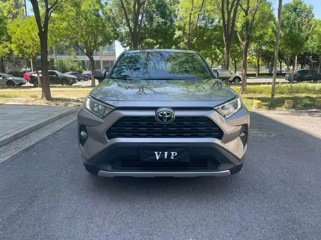 Toyota RAV4 — фото 2