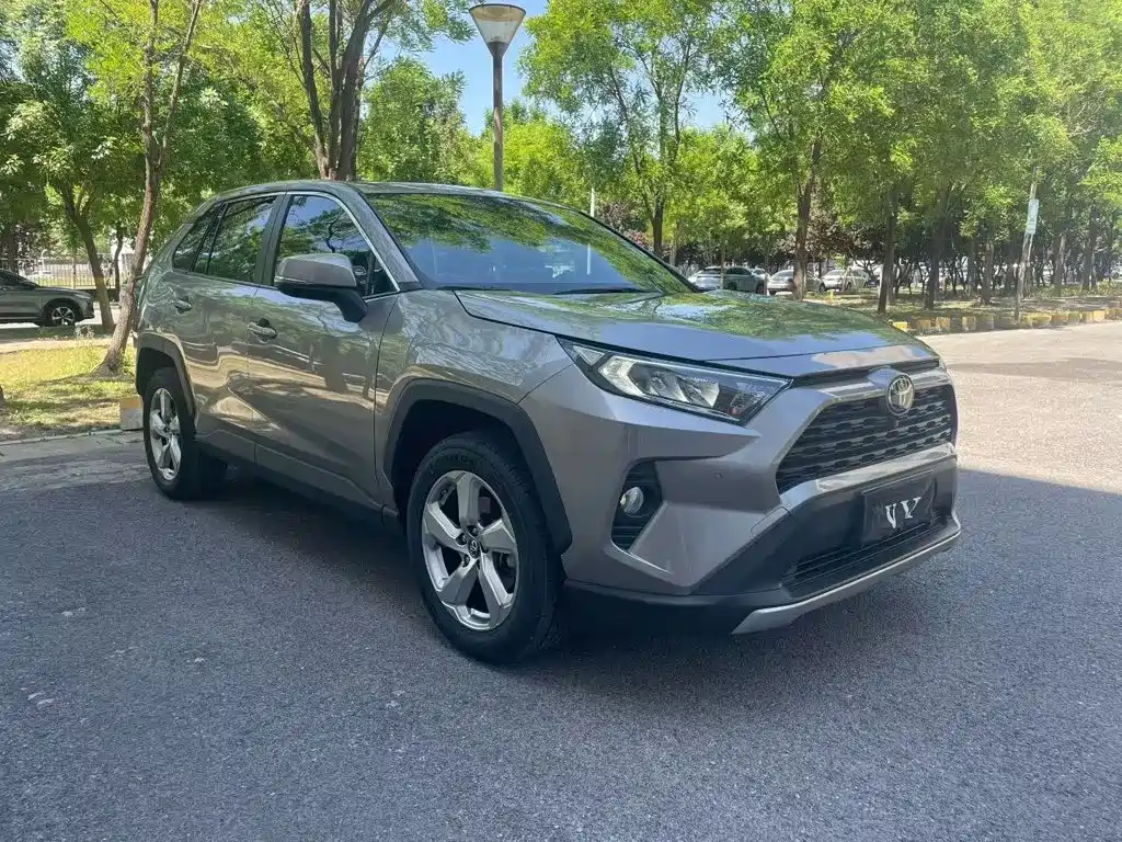 Toyota RAV4 — фото 3