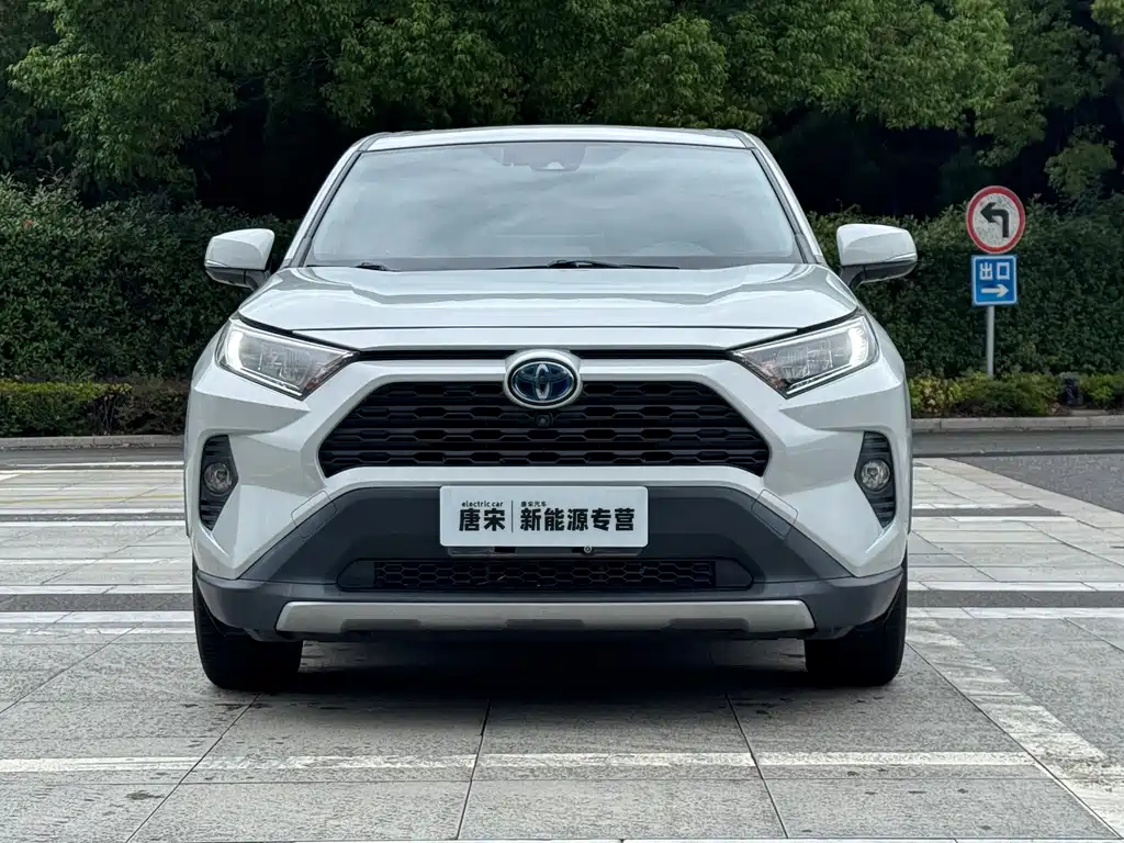 Toyota RAV4 — фото 2
