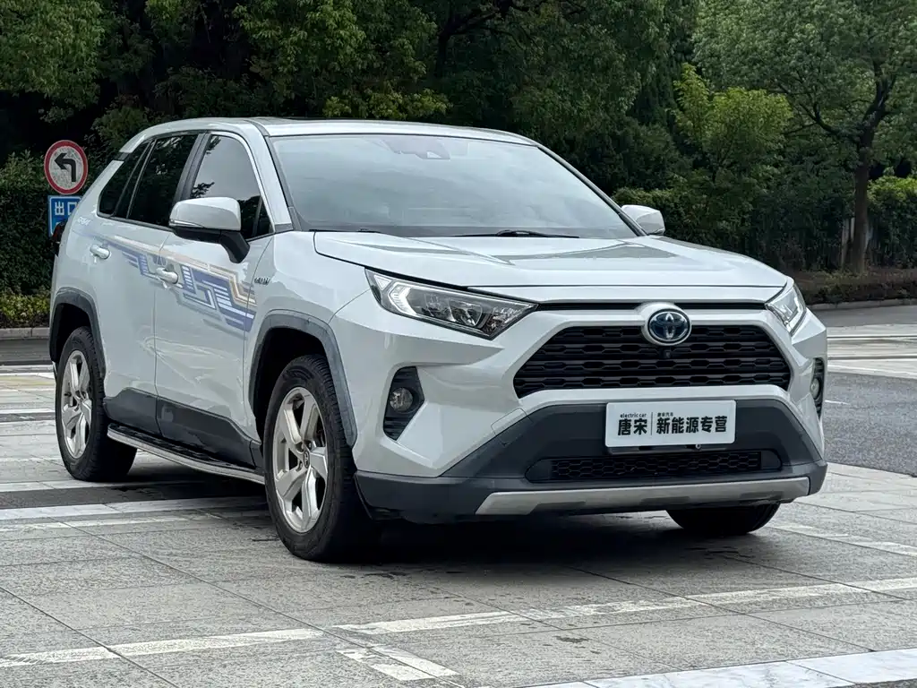 Toyota RAV4 — фото 3