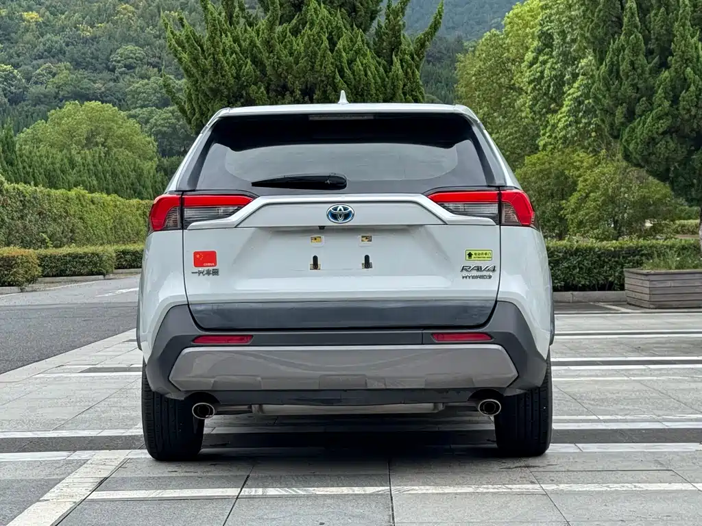 Toyota RAV4 — фото 6
