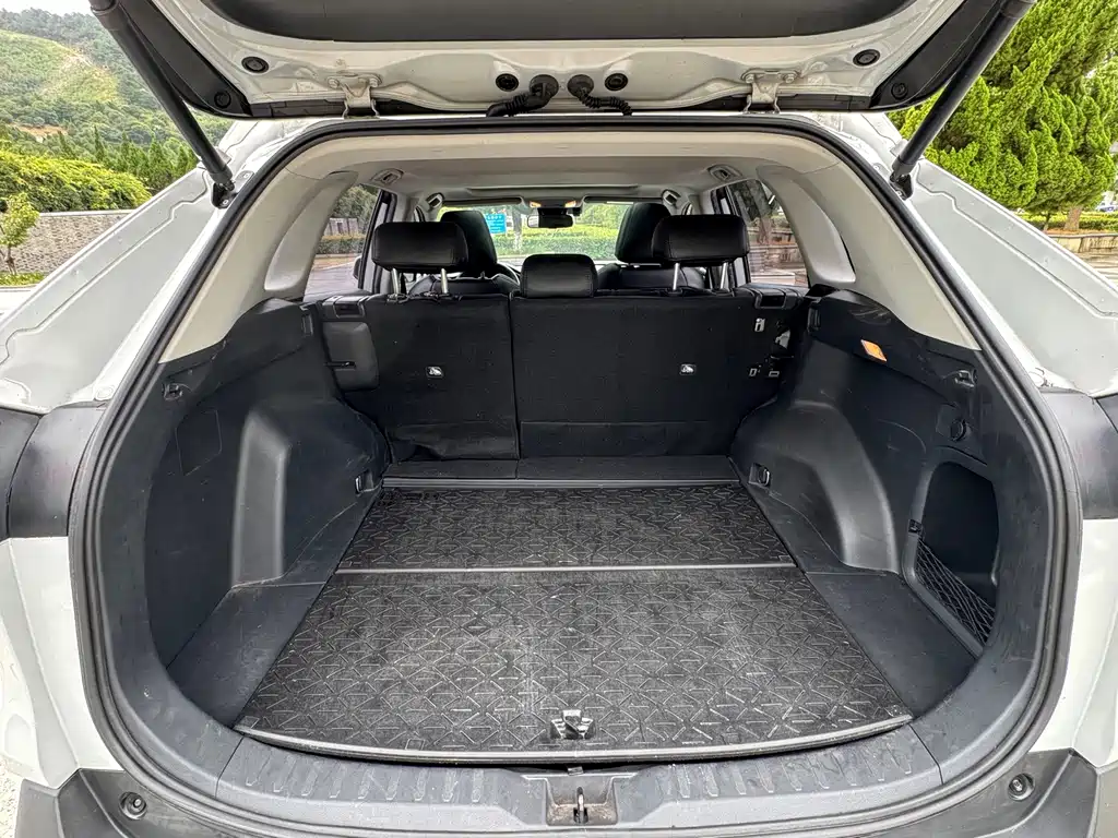Toyota RAV4 — фото 8