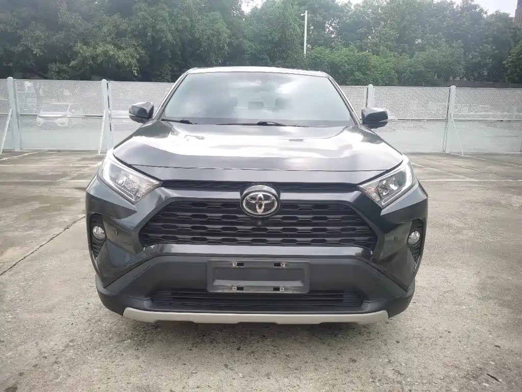 Toyota RAV4 — фото 2