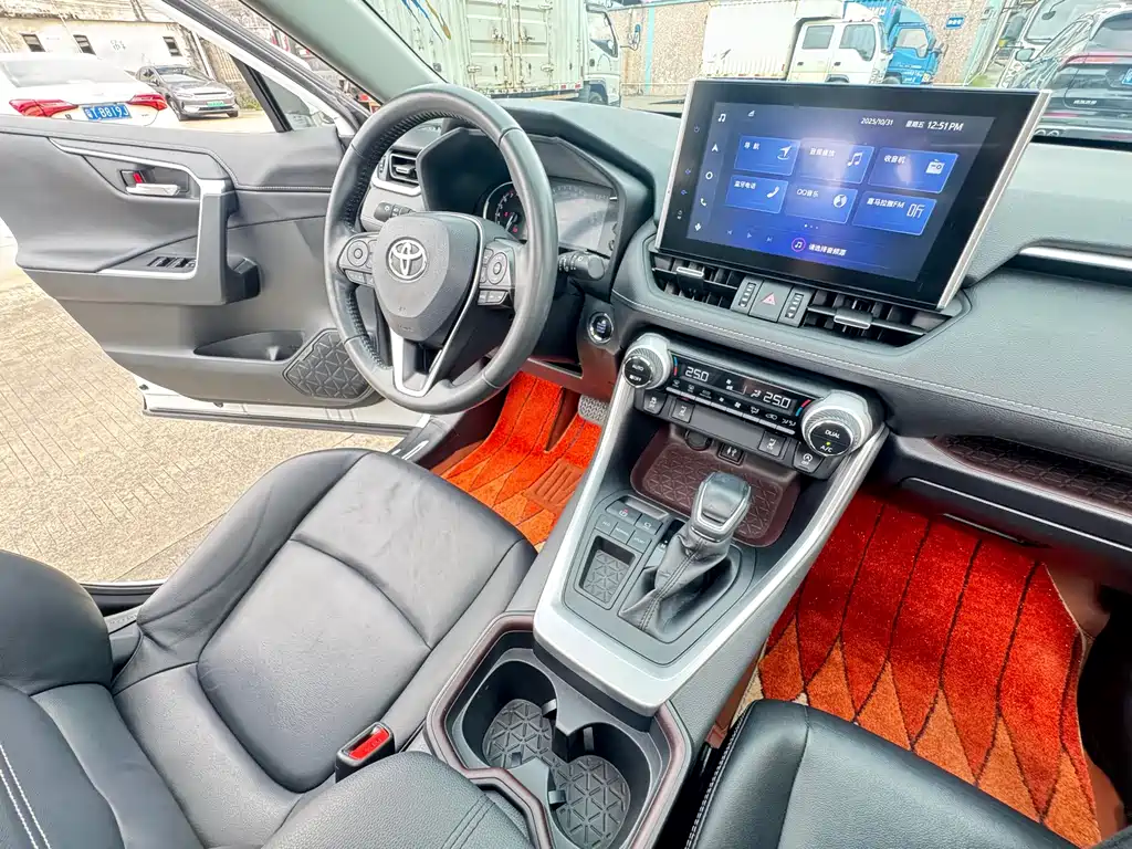 Toyota RAV4 — фото 14
