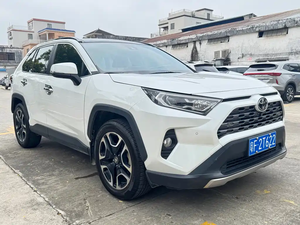 Toyota RAV4 — фото 3