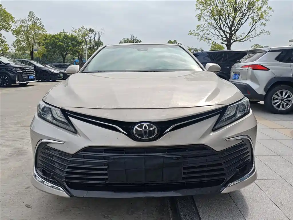 Toyota Camry — фото 3