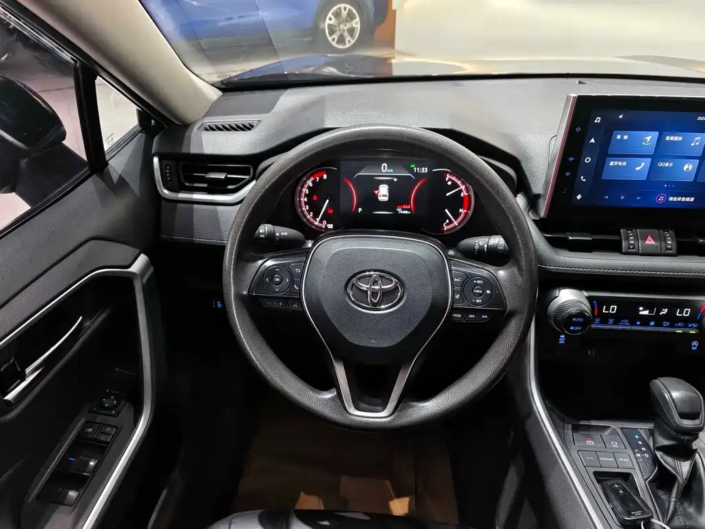 Toyota RAV4 — фото 13