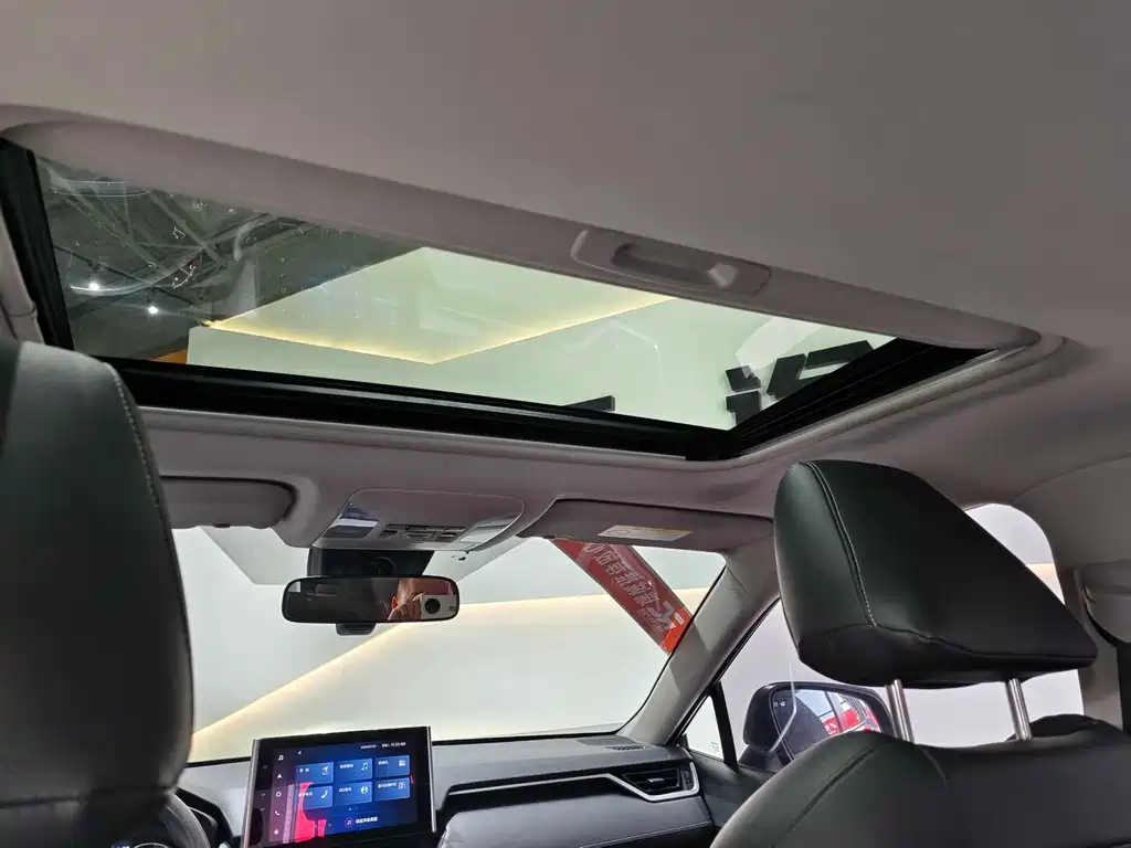 Toyota RAV4 — фото 17