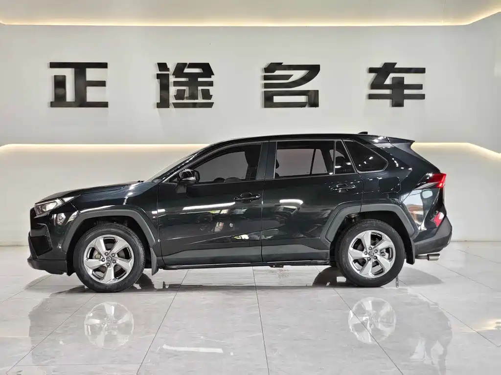 Toyota RAV4 — фото 3