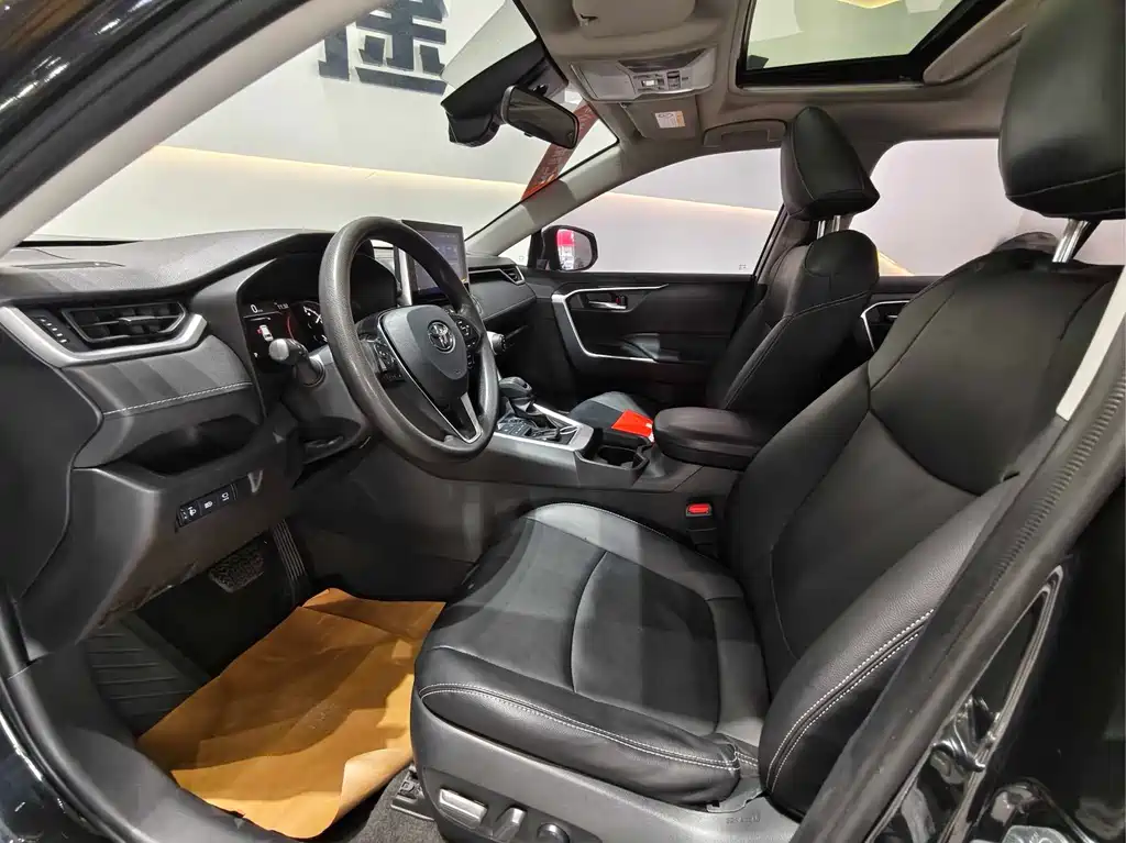 Toyota RAV4 — фото 10