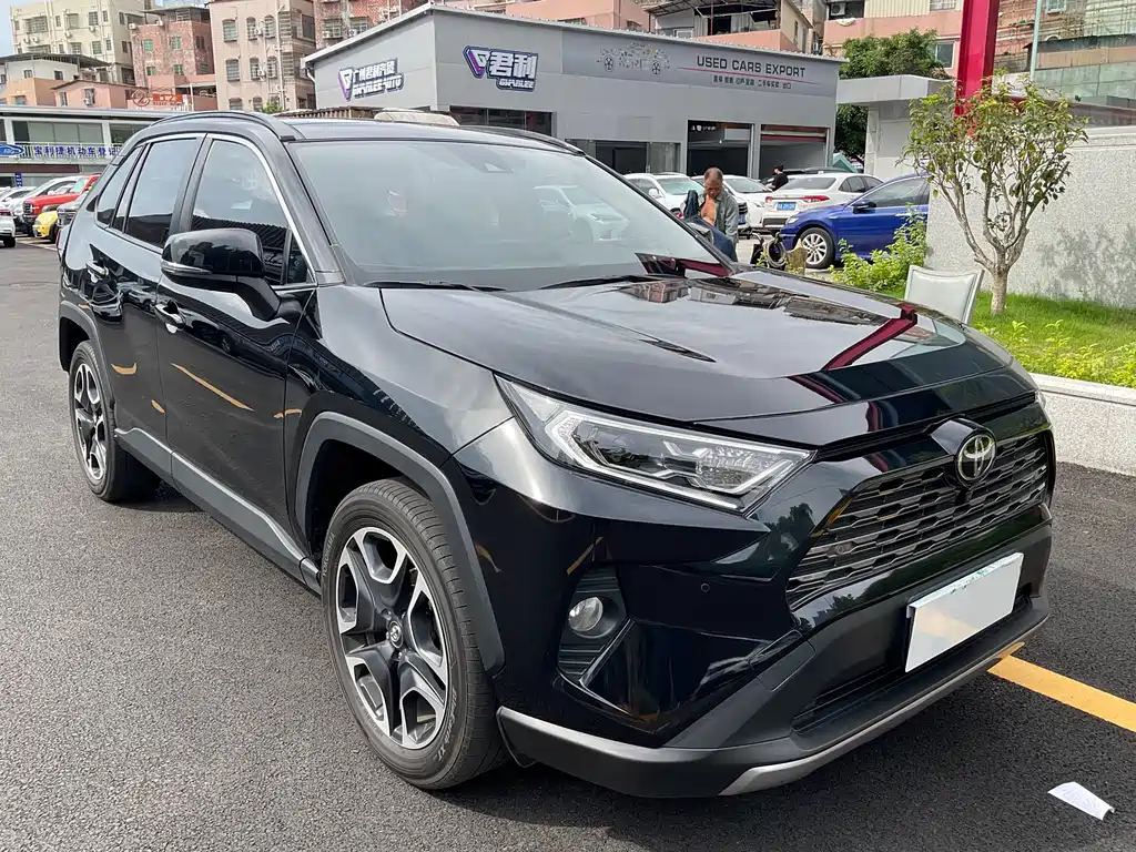 Toyota RAV4 — фото 3
