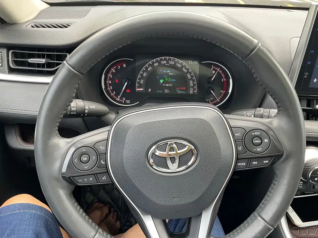 Toyota RAV4 — фото 9