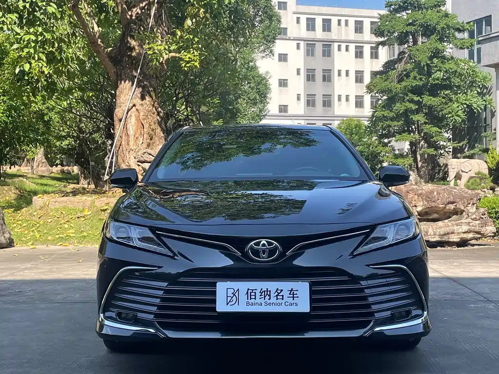 Toyota Camry — фото 3