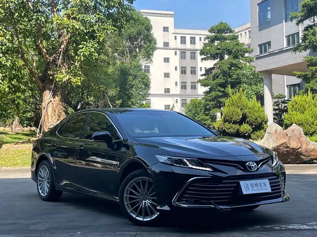 Toyota Camry — фото 4