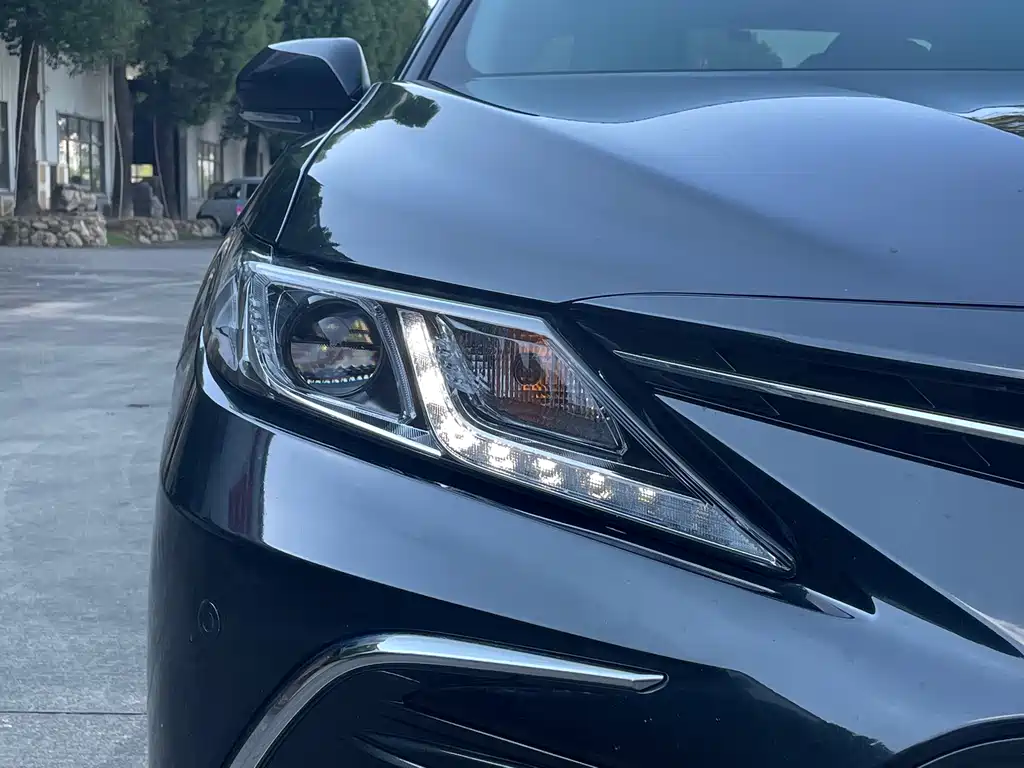 Toyota Camry — фото 5