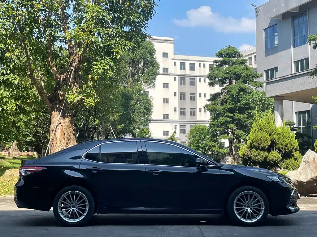 Toyota Camry — фото 6