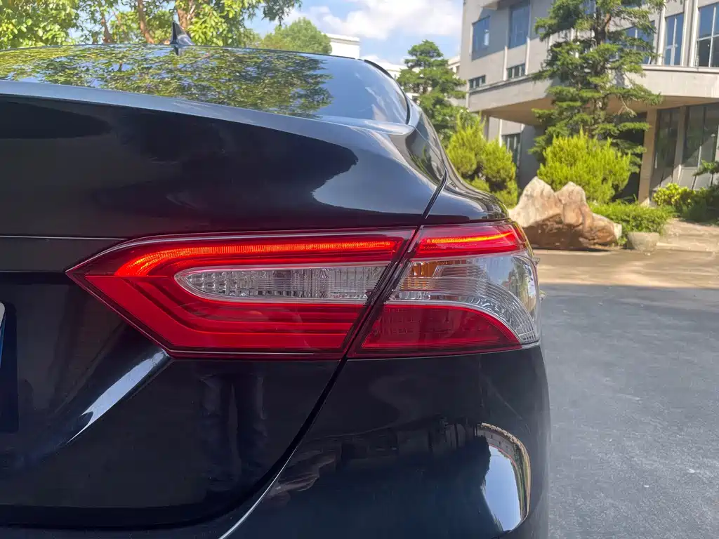 Toyota Camry — фото 7