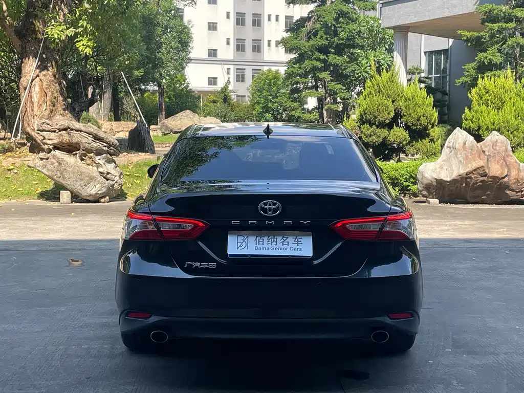 Toyota Camry — фото 8