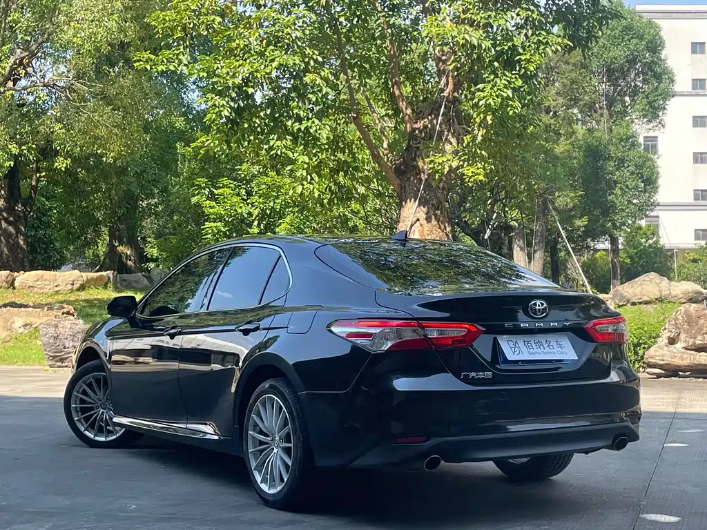 Toyota Camry — фото 10