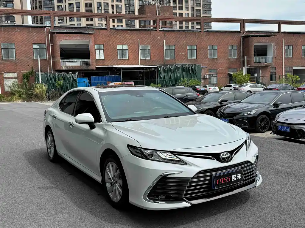 Toyota Camry — фото 3