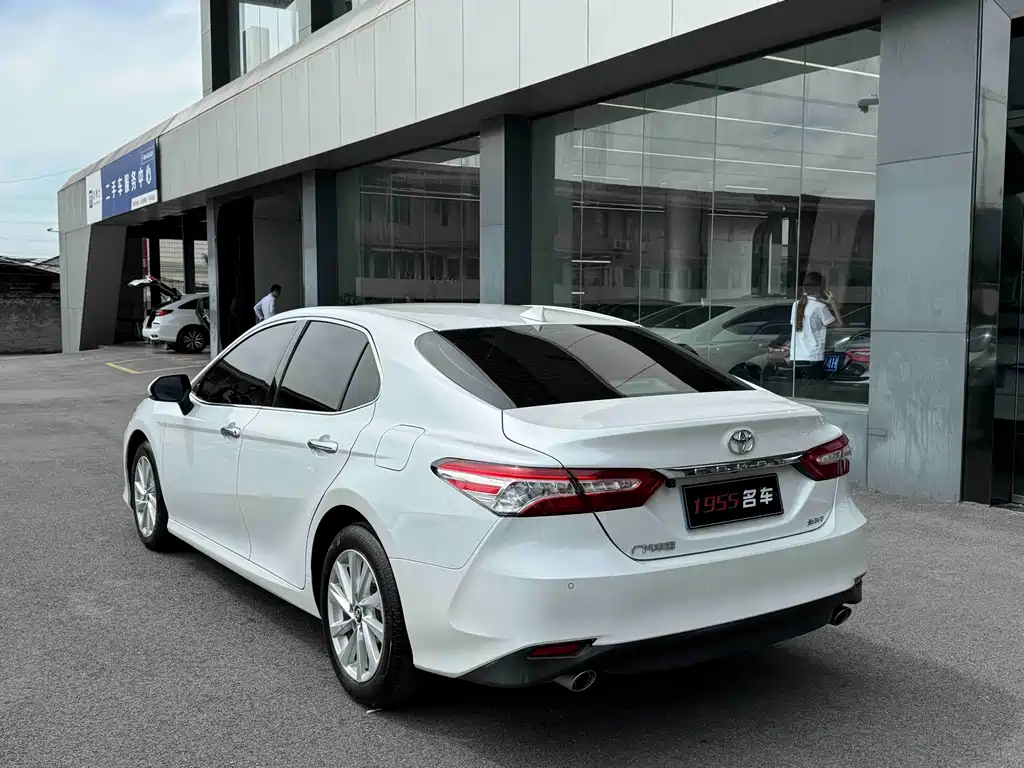 Toyota Camry — фото 7