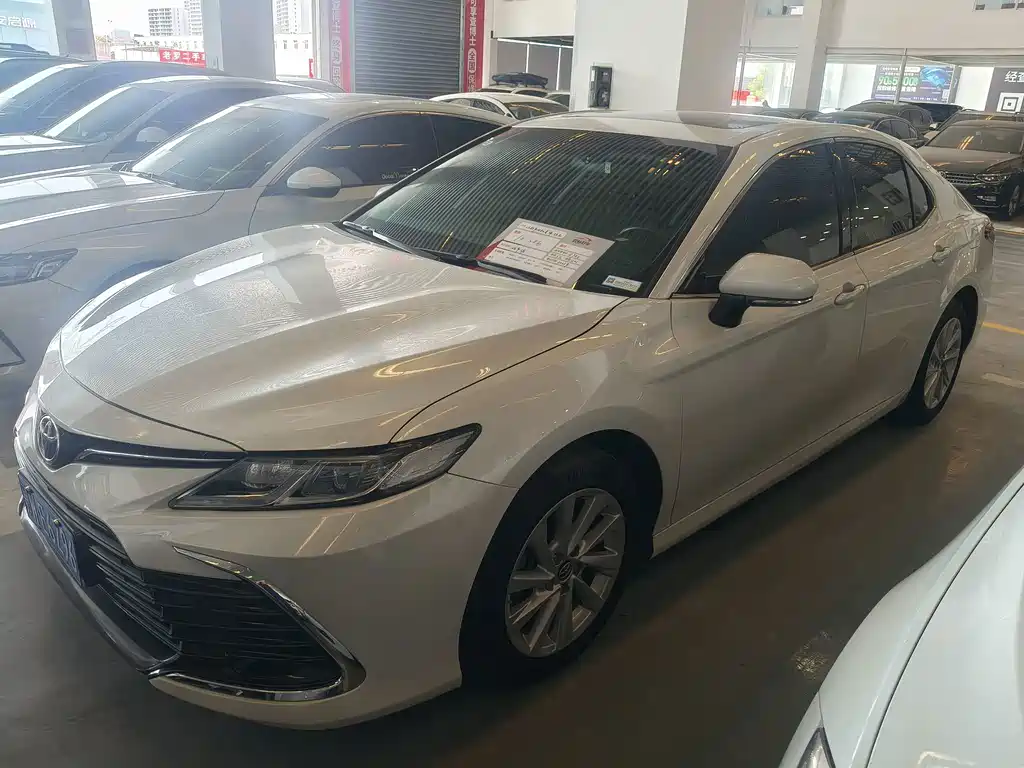 Toyota Camry — фото 3