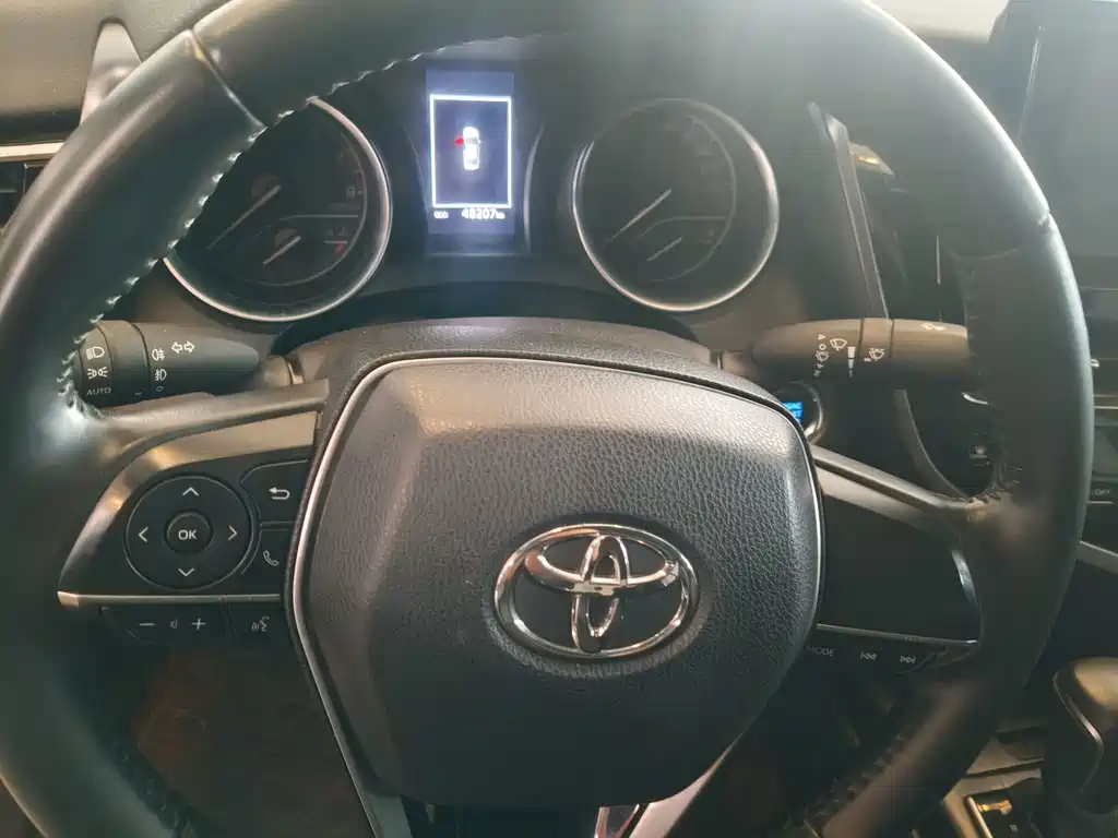 Toyota Camry — фото 5