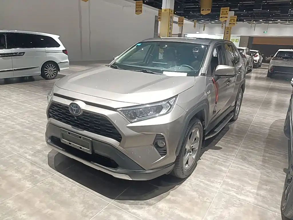 Toyota RAV4 — фото 2