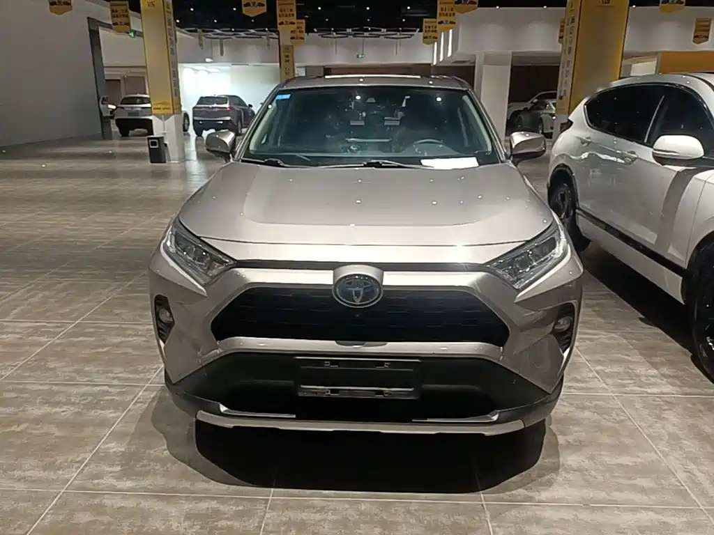 Toyota RAV4 — фото 3
