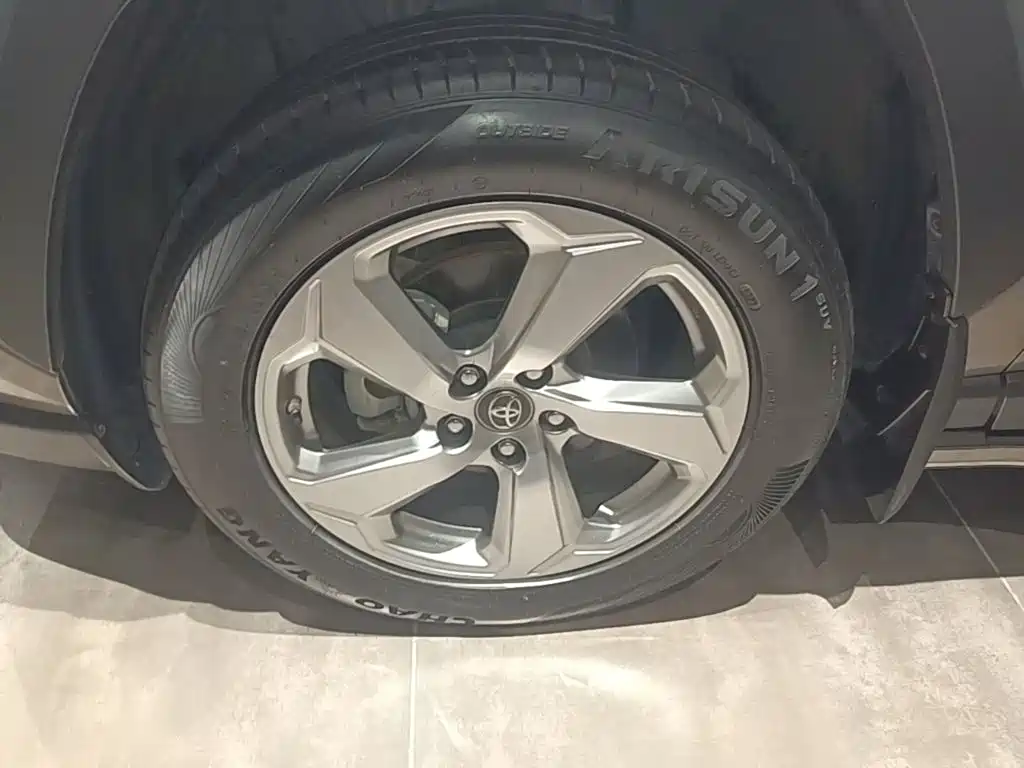 Toyota RAV4 — фото 23
