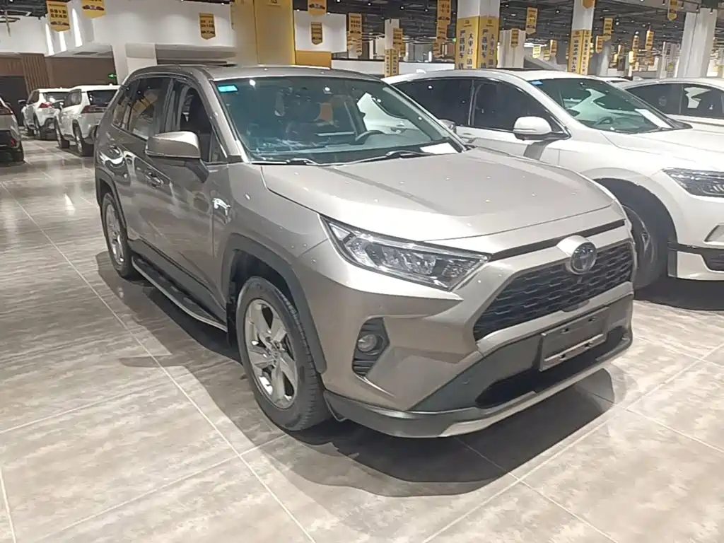 Toyota RAV4 — фото 4