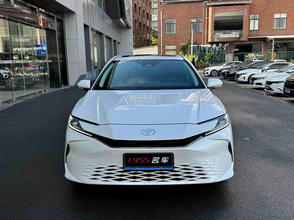 Toyota Camry — фото 2