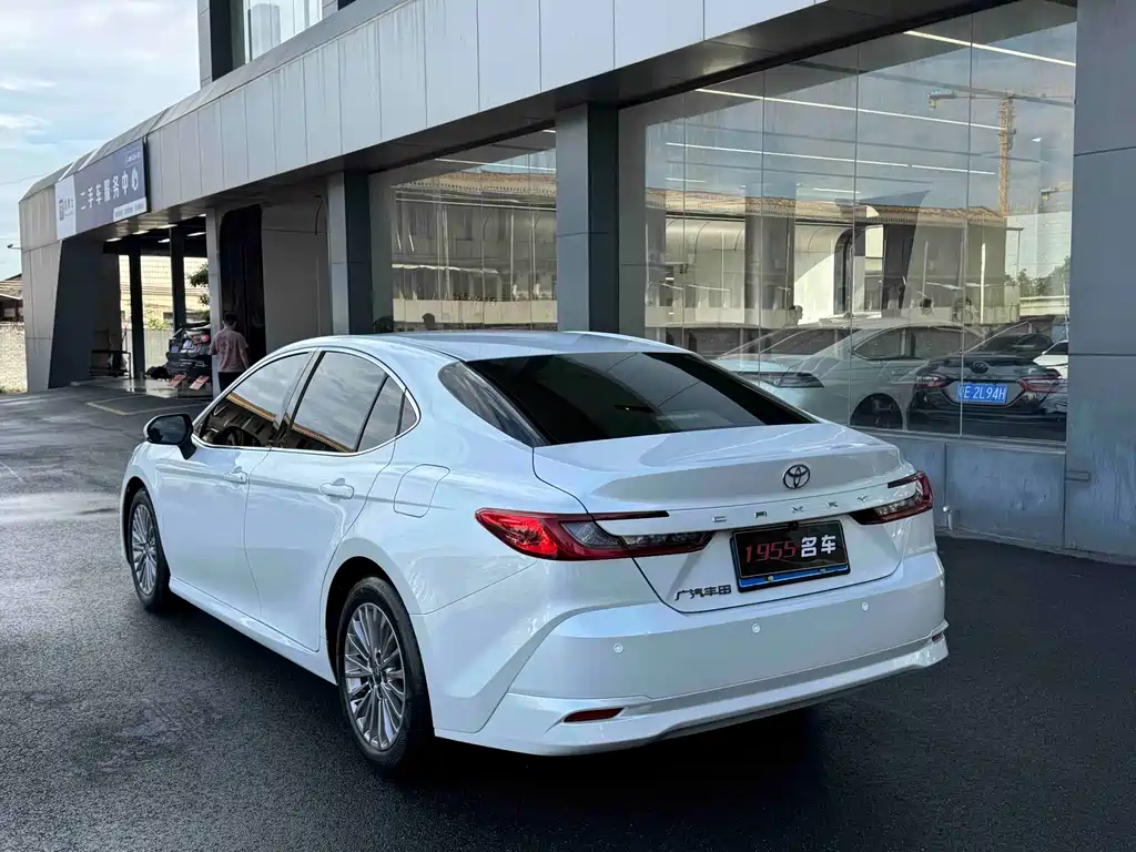 Toyota Camry — фото 7