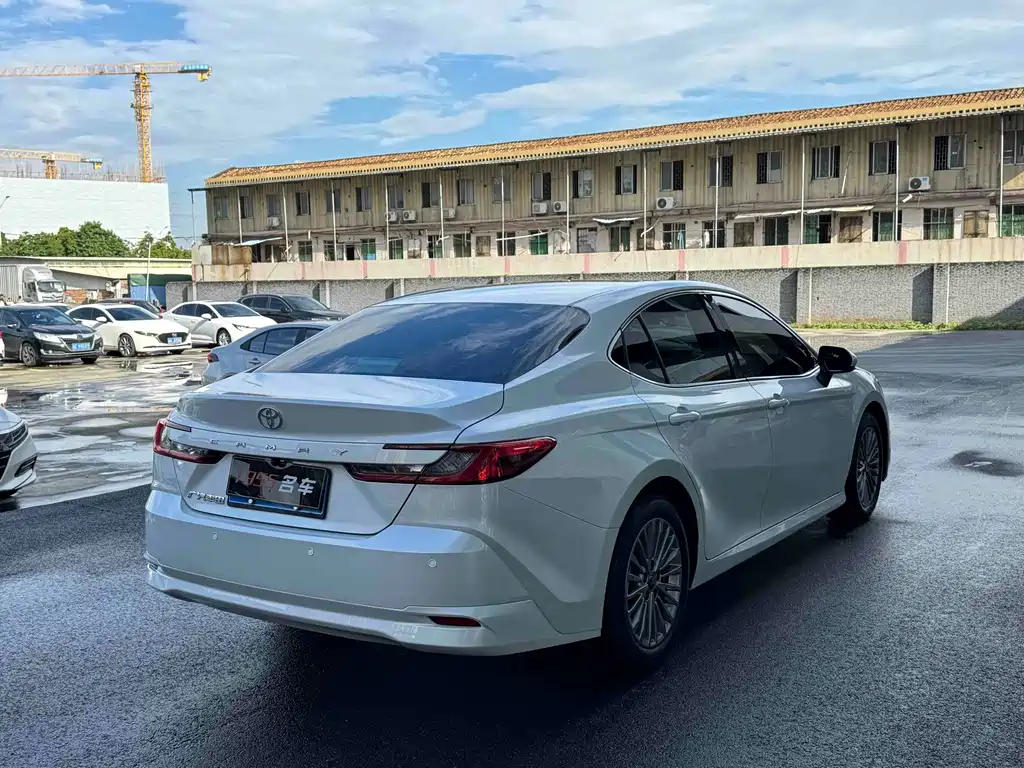 Toyota Camry — фото 9