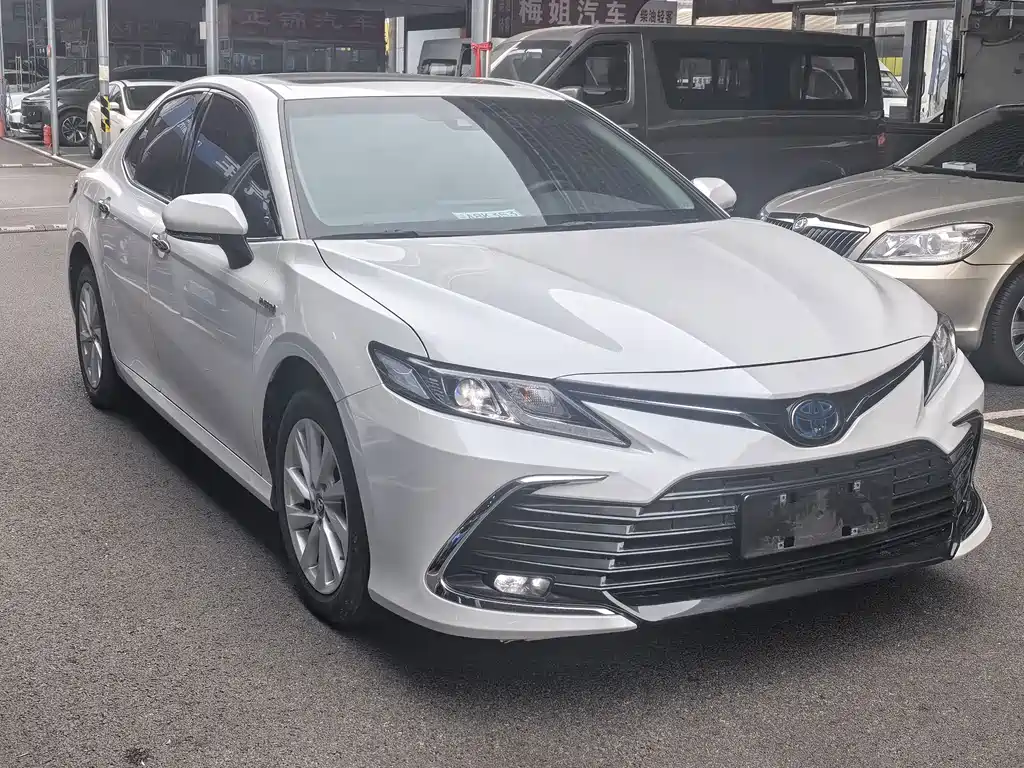 Toyota Camry — фото 3