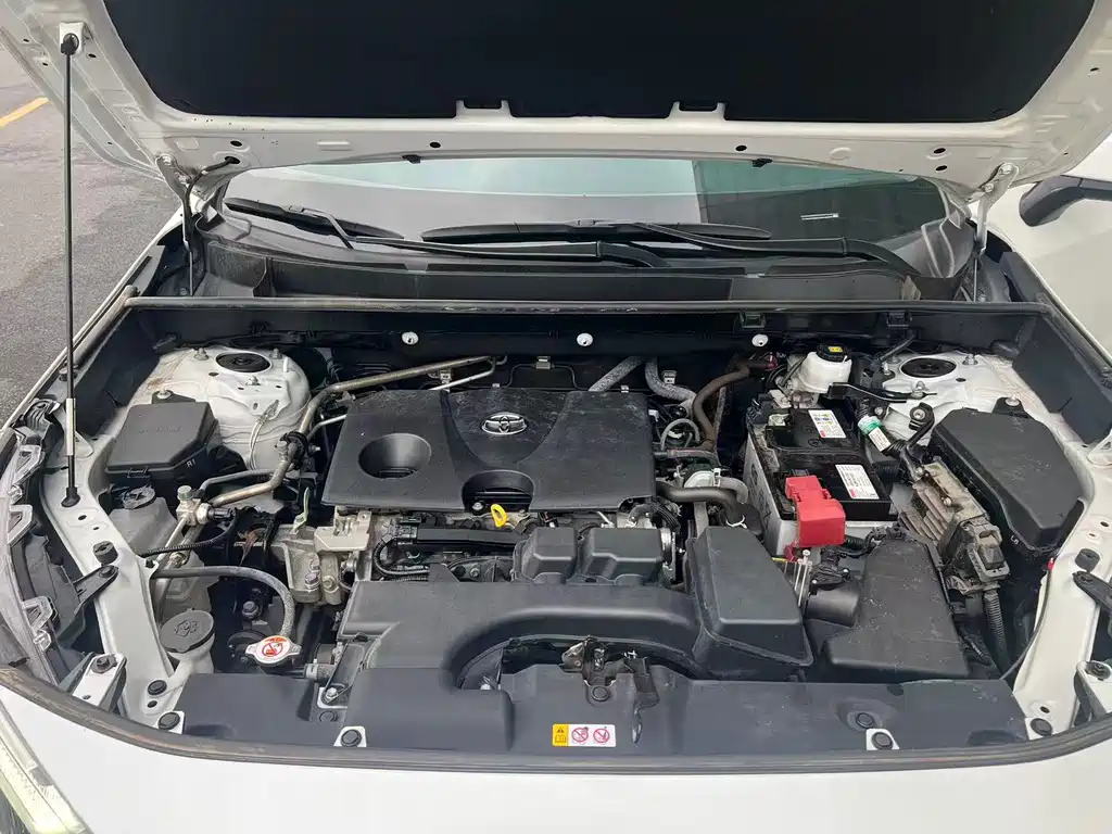Toyota RAV4 — фото 15