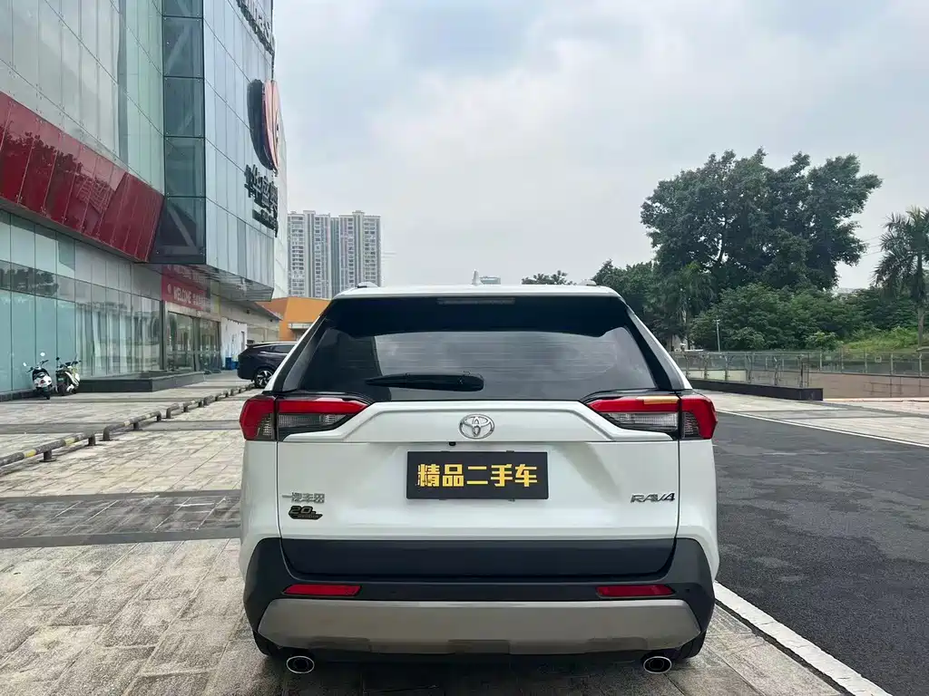 Toyota RAV4 — фото 18