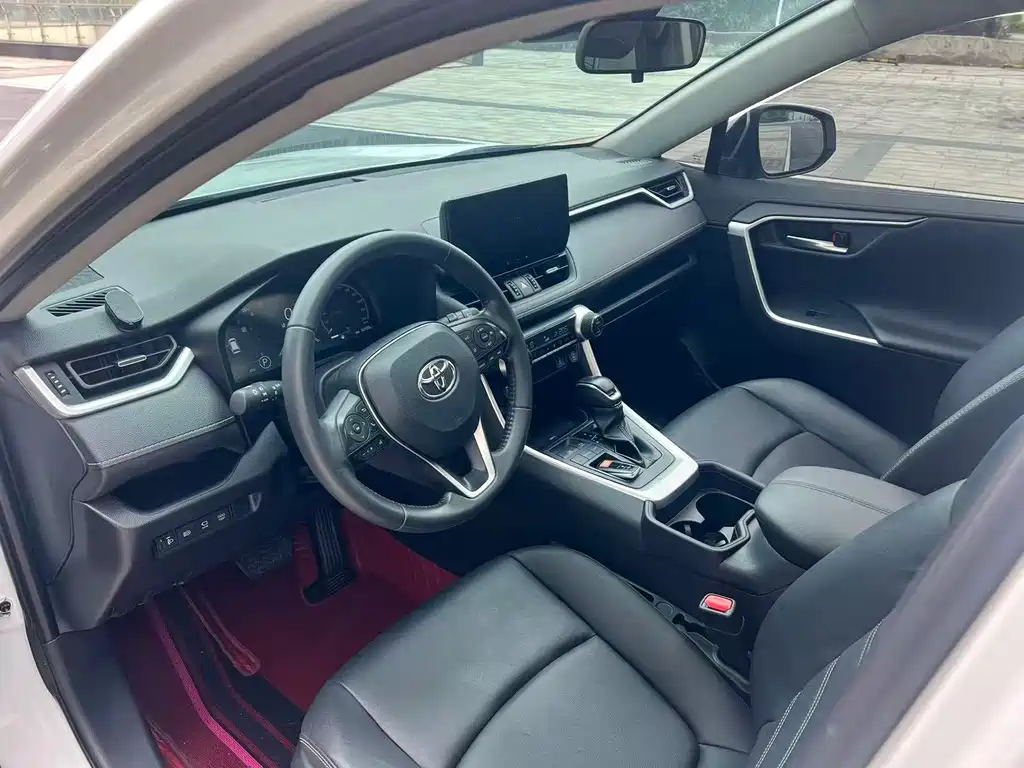 Toyota RAV4 — фото 5