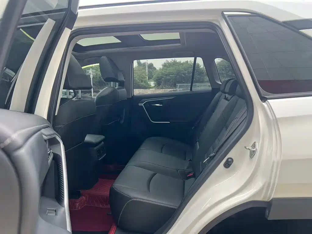 Toyota RAV4 — фото 7
