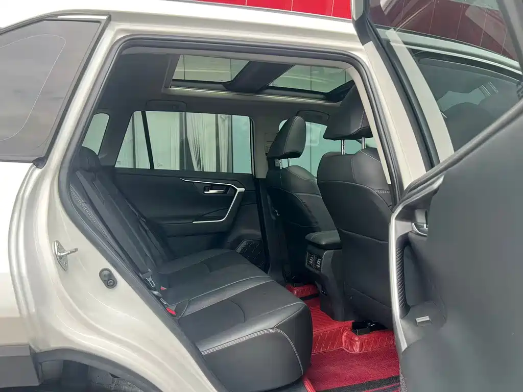 Toyota RAV4 — фото 9